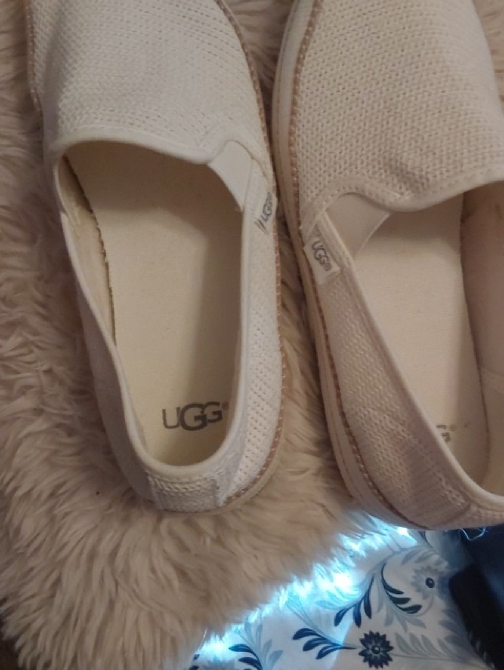 UGG Womans Slip On Shoes - Picture 3 of 4